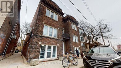 Building Photo - 1065 Bathurst St