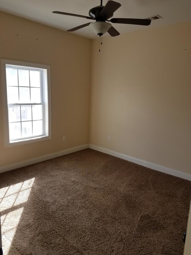 300 Wedgewood Dr Unit 301 Morgantown Wv 26505 Apartment For Rent Primary Photo 300 Wedgewood Dr