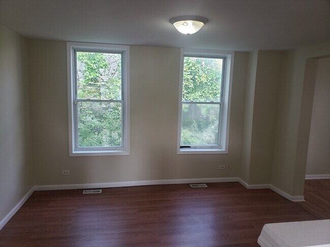 Foto del edificio - 322 N County St