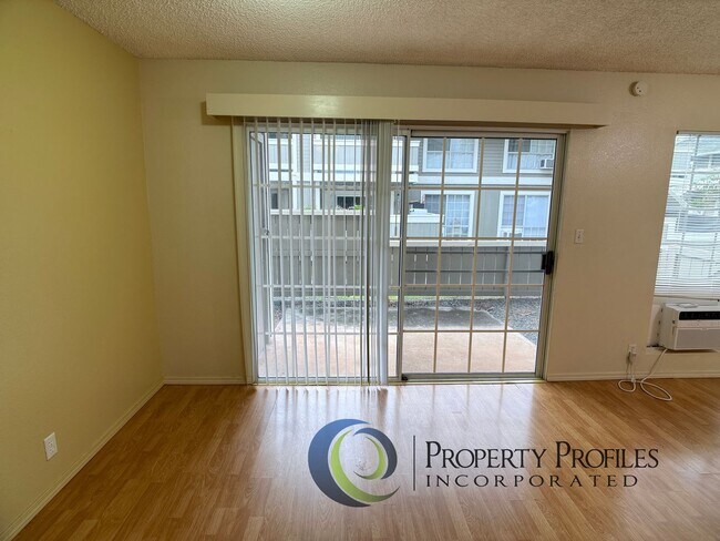 Foto del edificio - Royal Palm Waipio 2br/1ba/1pkg Ground Floor!
