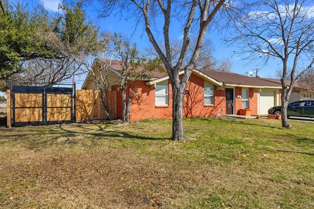 Foto del edificio - 802 La Fiesta Dr