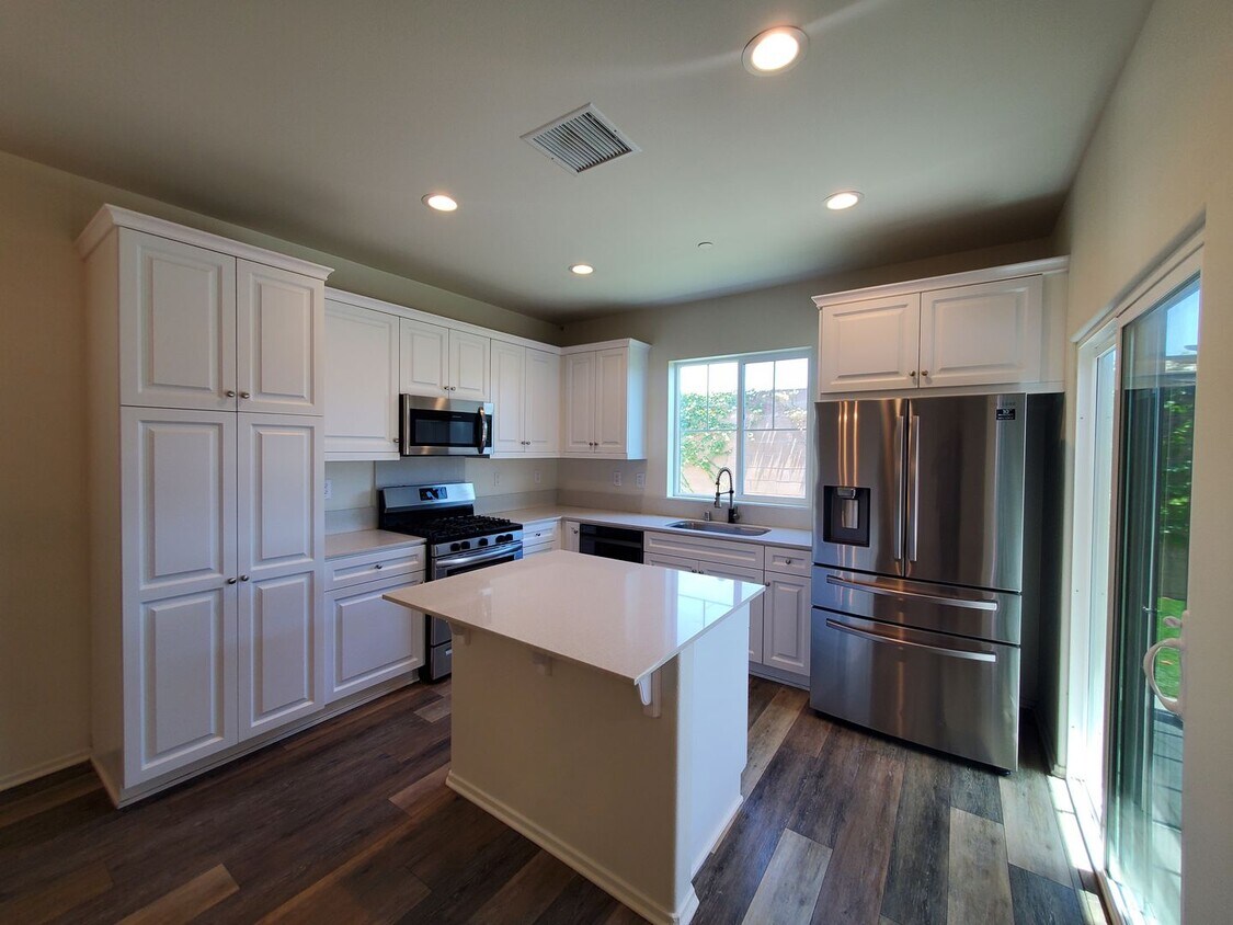 Primary Photo - Beautiful 3B/2.5BA Home w/ Turf Backyard!