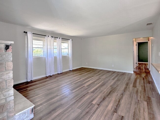 Building Photo - Peaceful 2-Bedroom Home Near Lake Starr