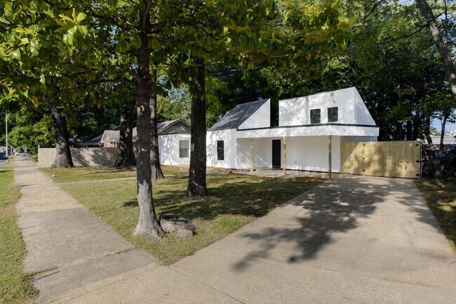 Building Photo - 3116 Domar St