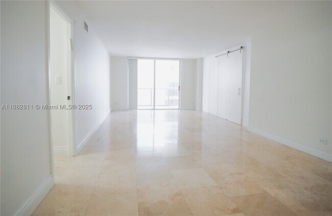 Foto del edificio - 6039 Collins Ave