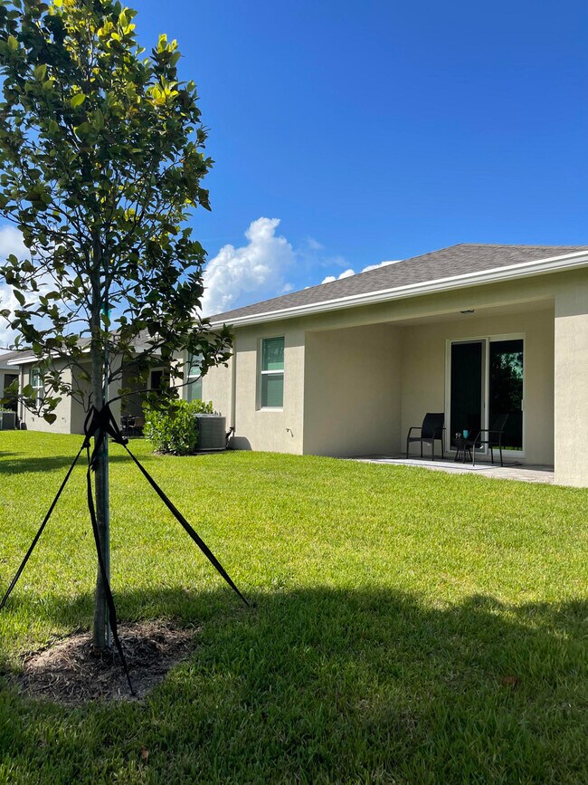 Foto del edificio - 5724 SE Pinehurst Trail  Hobe Sound Fl 33455