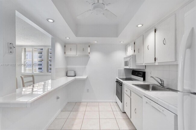 Foto del edificio - 9273 Collins Ave