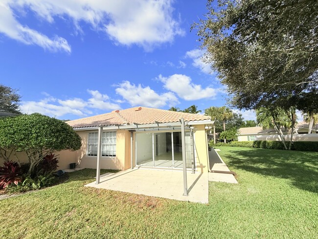 Foto del edificio - 8270 Eleuthera Ln