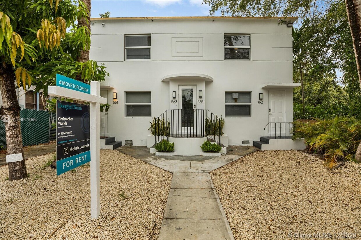 Foto principal - 563 NE 63rd St