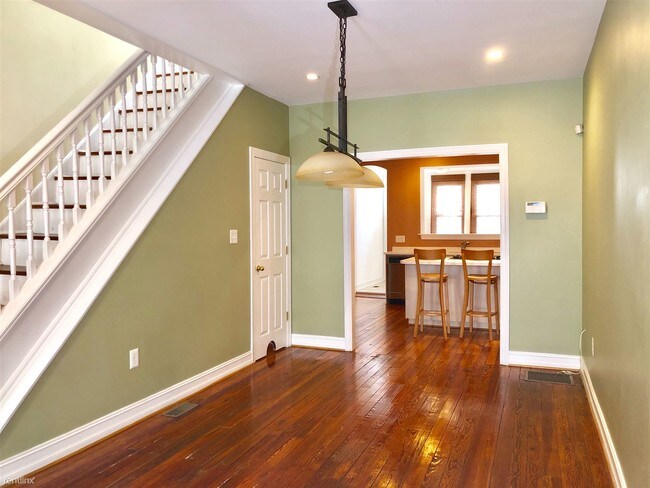 Foto del edificio - 2 br, 1.5 bath House - 125 N Kenwood Ave