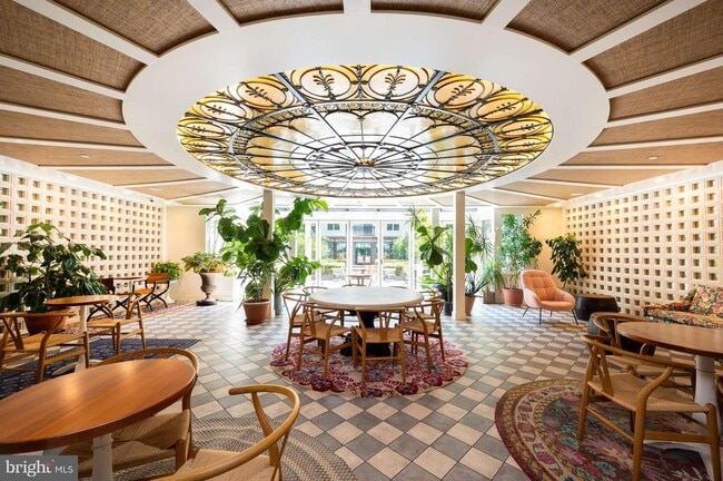 Building Photo - 1339 E St SE