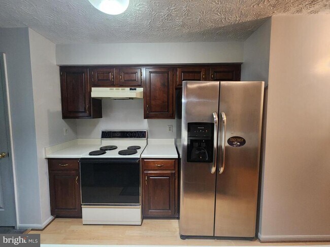 Building Photo - 904 Cedar Crest Ct N