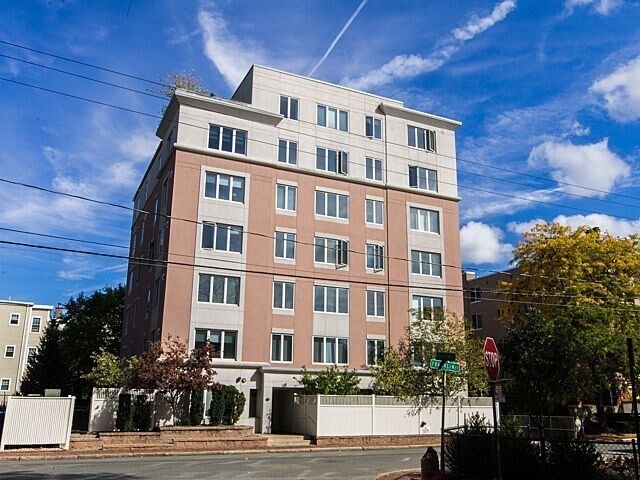 Primary Photo - 369 Franklin St