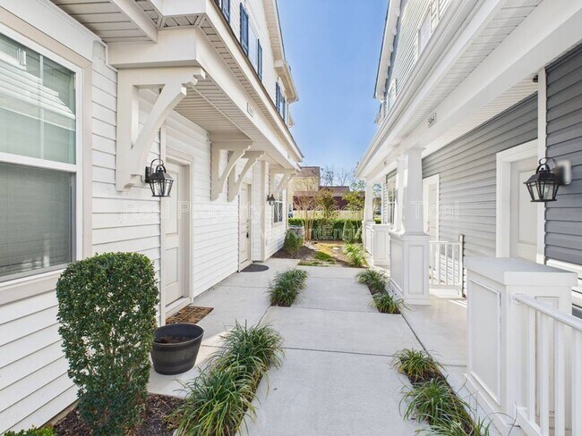 Building Photo - 5062 Hawkins Ml Wy