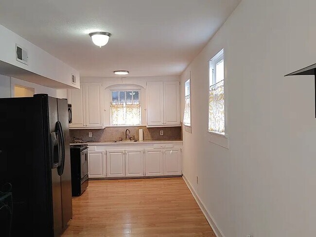 Foto del edificio - 551 Glenmore Ave