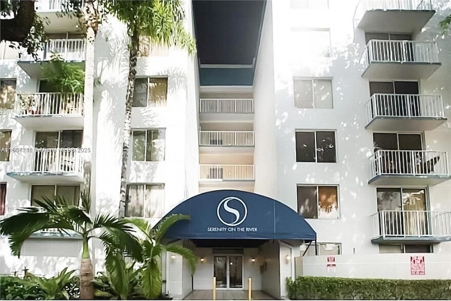 Photo - 1740 NW N River Drive Unit 323