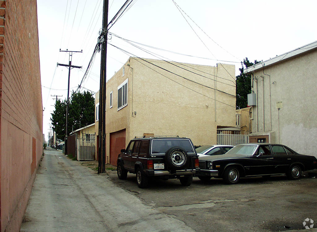 Alternate view - The Locust Avenue Apartments