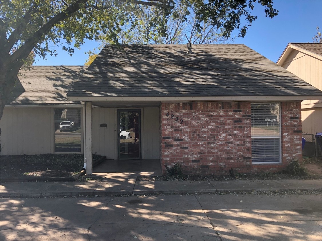 Primary Photo - 4220 Willowisp Dr