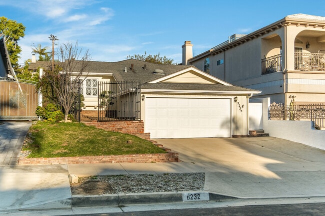 Building Photo - 8232 Sunnysea Dr