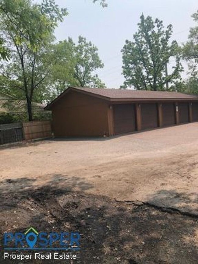 Building Photo - 135 N Willson Dr