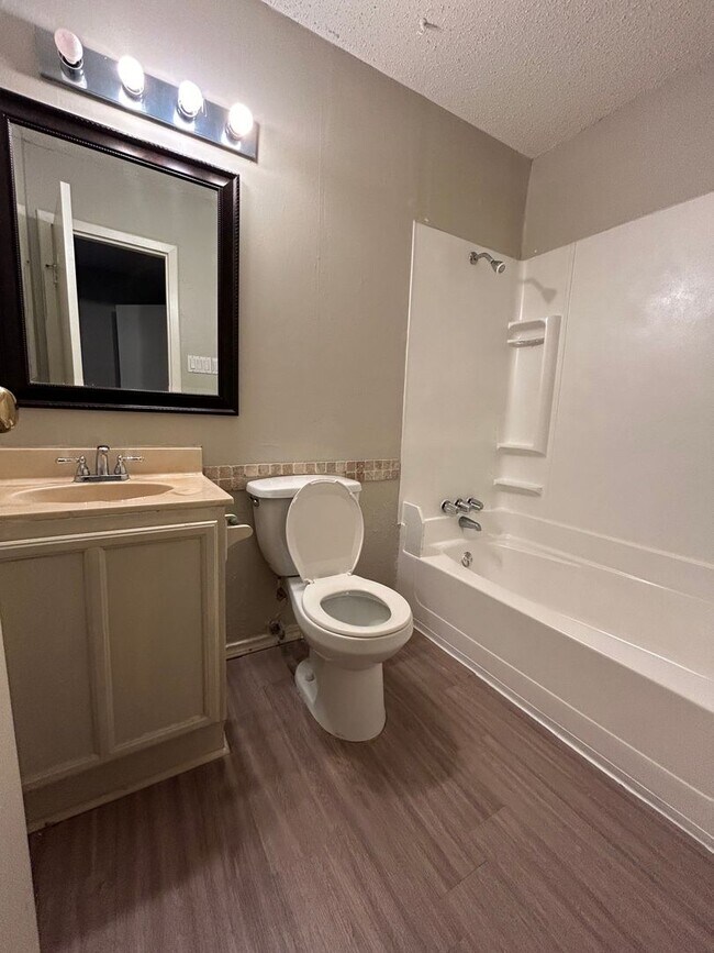 Foto del edificio - This home is sure to impress any homeowner