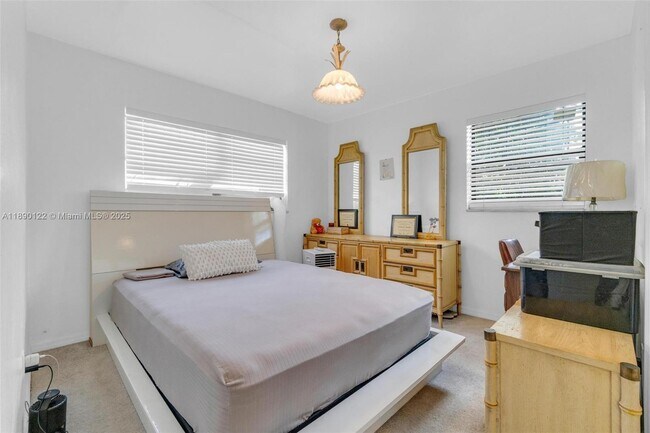 Foto del edificio - 2860 NW 184th St