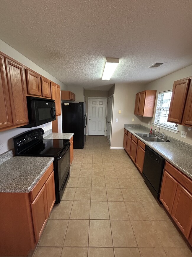 Building Photo - 141 Barnes Ct