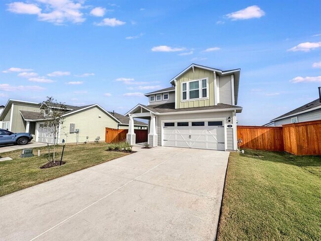 Foto del edificio - Comfortable Two-Story Living in San Marcos ~ Spacious Layout & Stylish Finishes