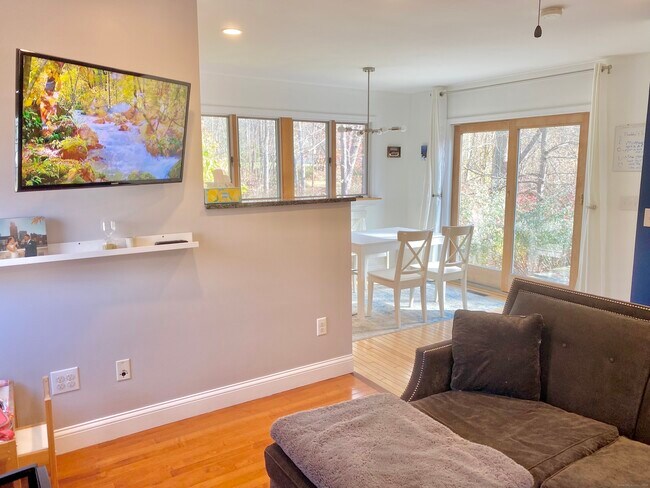 Foto del edificio - 37 Newfane Rd