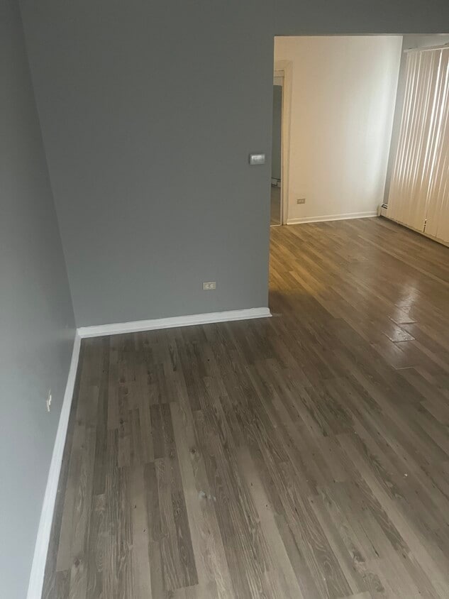 Primary Photo - 1016 E 150th Pl