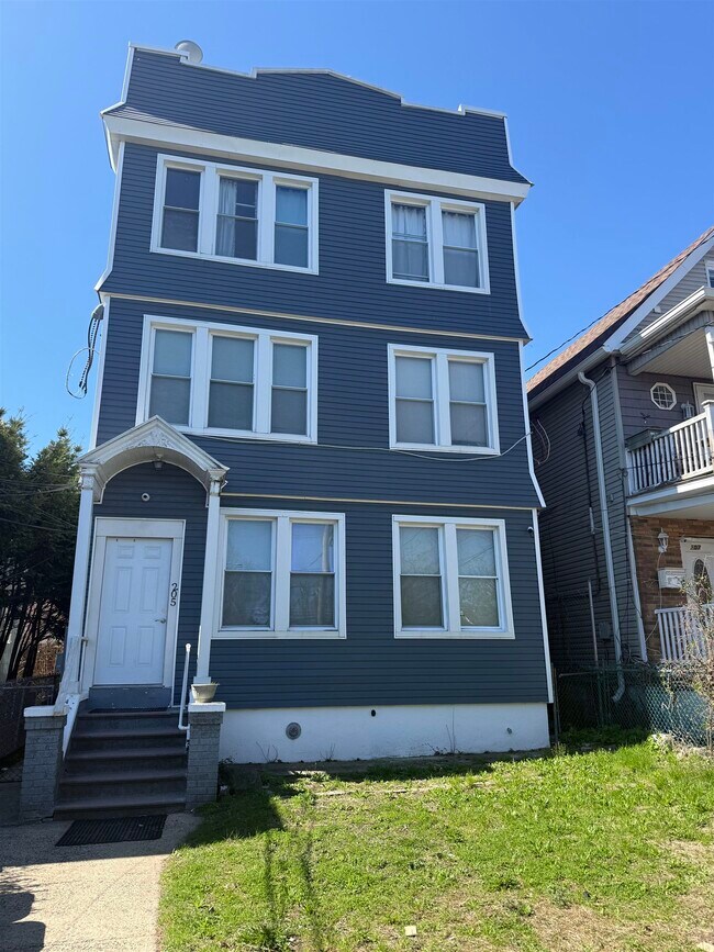 Building Photo - 205 Duncan Ave