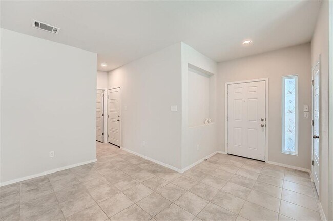 Building Photo - 208 Haywood Mnr