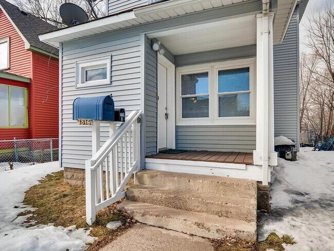 Front Yard - 3816 4th Ave S