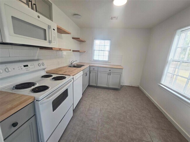 Foto del edificio - 3824 NW 25th St