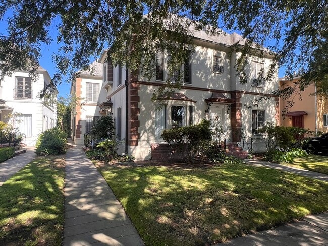 Building Photo - 1248 S La Jolla Ave