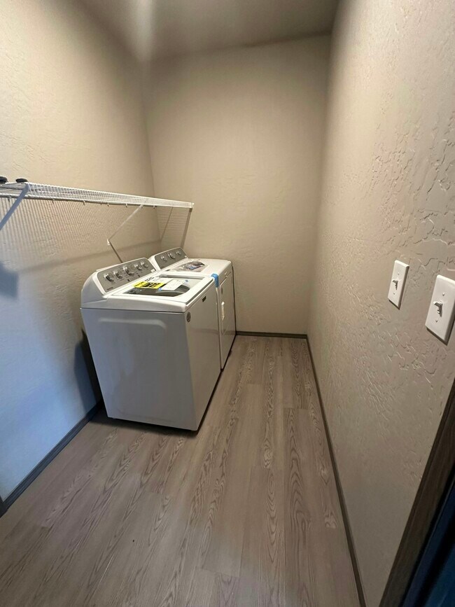 Foto del edificio - 9618 E Nixon Ave