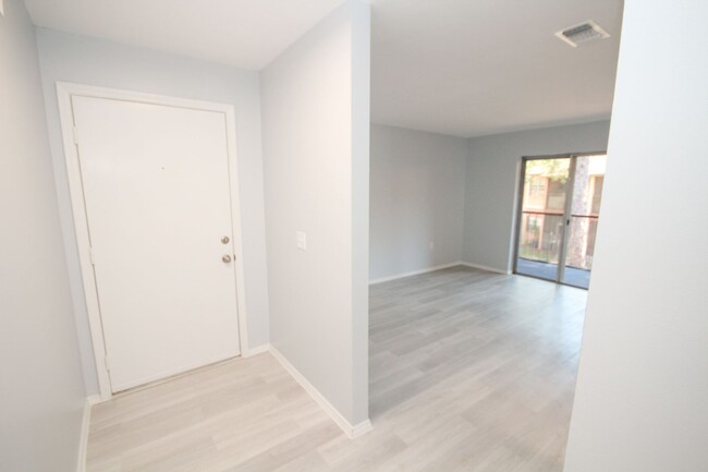 Foto del edificio - Available March 10th. STUNNING 2 Bedroom, ...