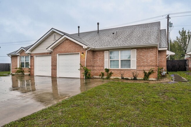 Building Photo - Gorgeous 3 bed 2 bath in Norman!