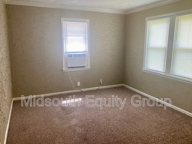 Foto del edificio - 325 E Forest Ave