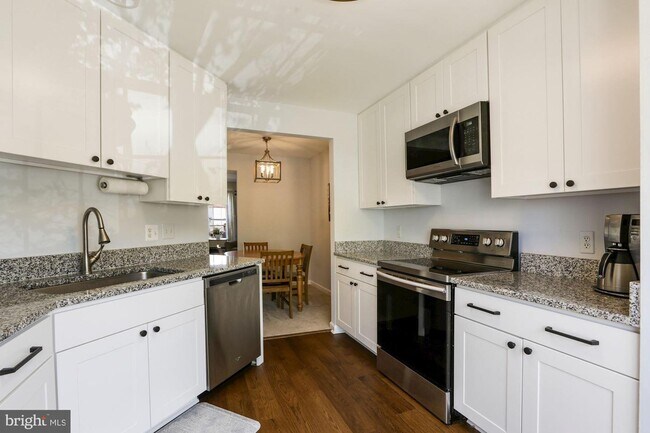 Building Photo - 17368 Avion Square