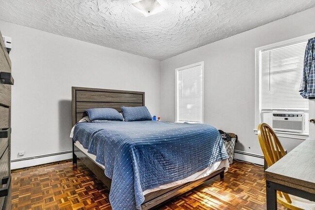 Foto del edificio - 607 E 7th St