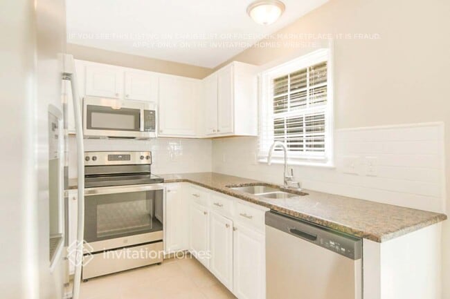 Building Photo - 8644 Swarthmore Dr
