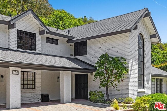 Foto del edificio - 1060 Chantilly Rd