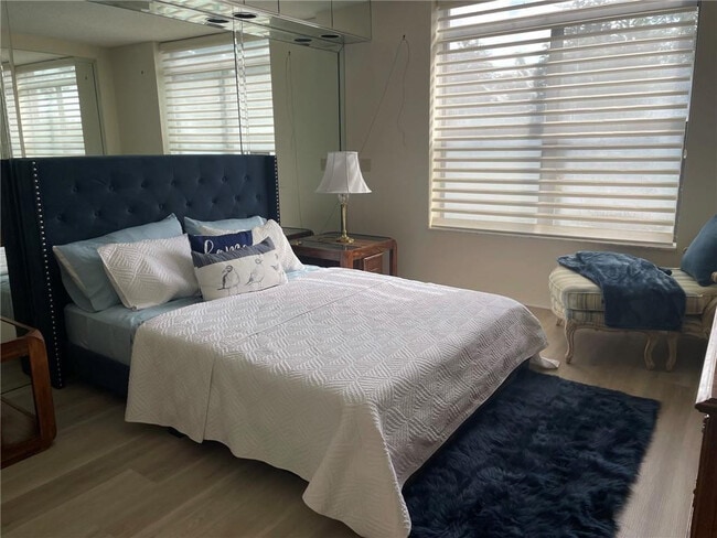 Building Photo - 3730 Inverrary Dr