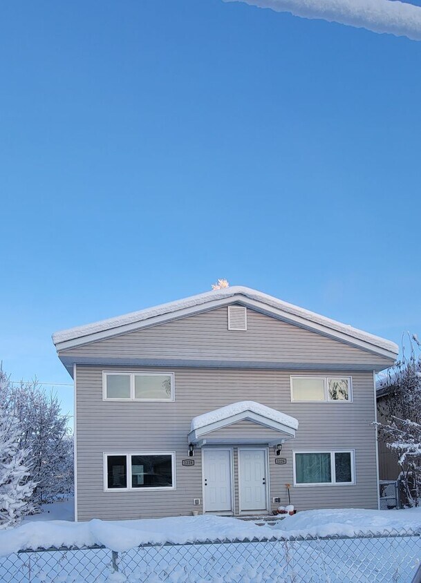 Primary Photo - Pet Friendly 2 Bedroom Apartment ! Heat In...