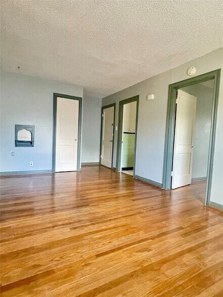 Foto del edificio - 1502 Elmen St