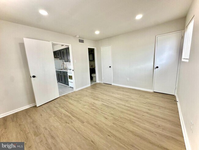 Foto del edificio - 4401 Sheffield Ave