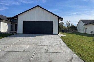 Building Photo - 5140-5142 S Chase Cir