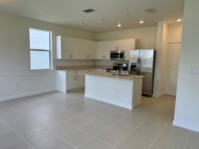 Foto del edificio - 2659 SE 24th St