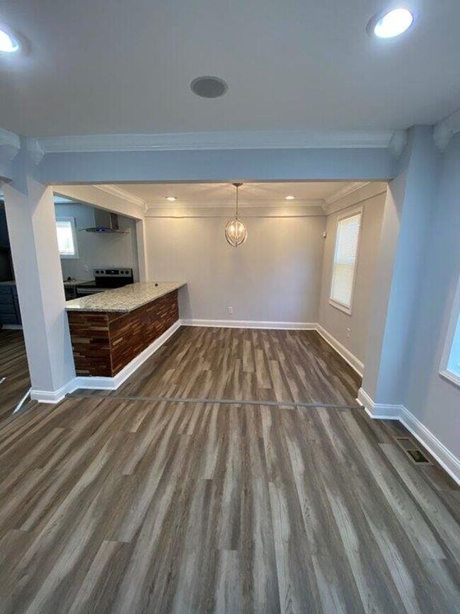 Foto del edificio - BEAUTIFULLY RENOVATED 3br/2ba BUNGALOW!!!!...
